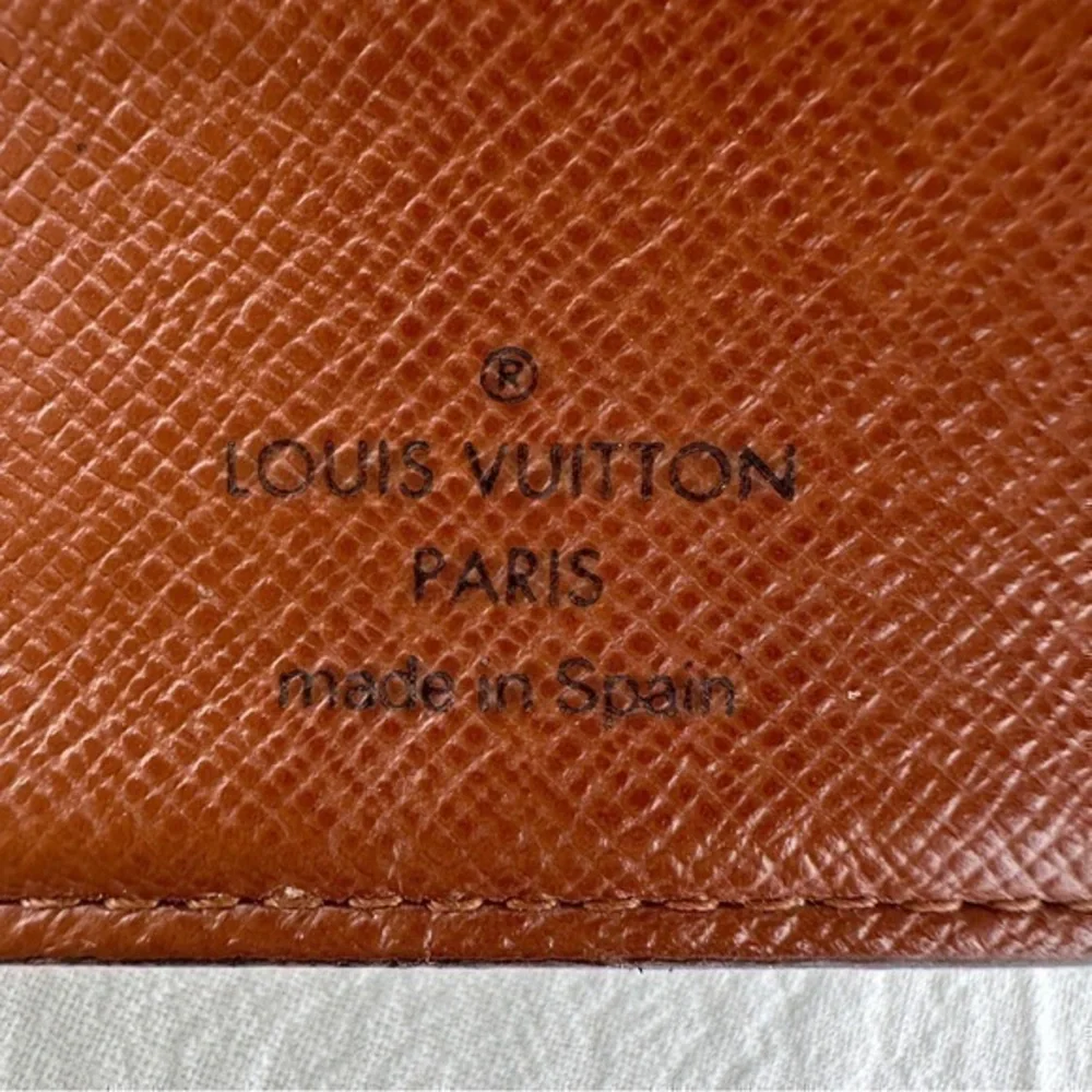 AUTHENTIC Louis Vuitton wallet or credit card holder.